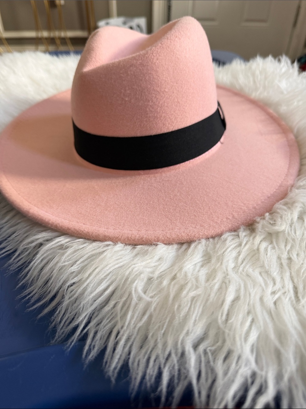 Women’s Pink Wide-Brim Fedora Hat with Black Band